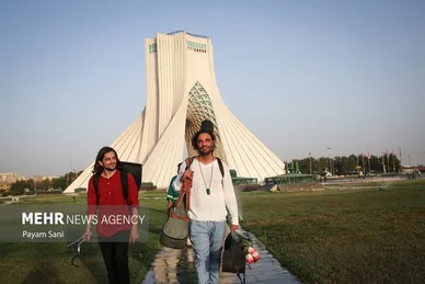 گزارش تصویری | اجرای زنده علی قمصری در میدان آزادی