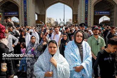گزارش تصویری | لحظه تحویل سال در حرم مطهر امام رضا (ع)