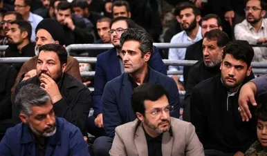 تصاویری از حضور هنرمندان در مراسم بزرگداشت شهدای جنگ ۱۲ روزه در حسینیه امام خمینی(ره)