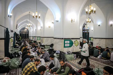 آیین معنوی اعتکاف در حرم امام رضا (ع)