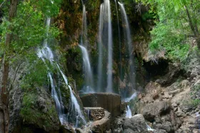روستای تاریخی &laquo;اخلمد&raquo; در معرض آسیب جدی است