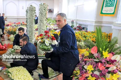 گل آرایی حرم مطهر رضوی در آستانه میلاد امام رضا (ع)