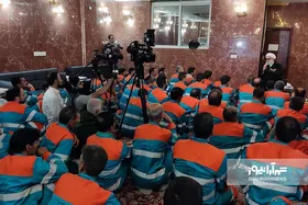 دیدار تولیت آستان قدس رضوی در نجف با پاکبان&zwnj;های مشهدی