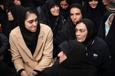 تصاویری از حضور هنرمندان در مراسم بزرگداشت شهدای جنگ ۱۲ روزه در حسینیه امام خمینی(ره)