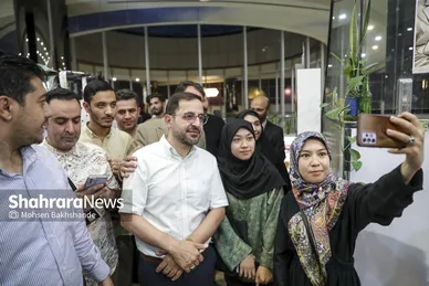 گزارش تصویری | آیین جشن امضای کتاب «نیست» اثر فاضل نظری در مشهد