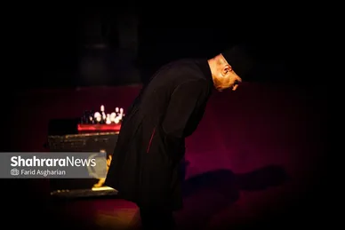 عکس‌هایی از نمایش «آداب شکار روباه»؛ از سایه شاه تا سایه قتل در مشهد