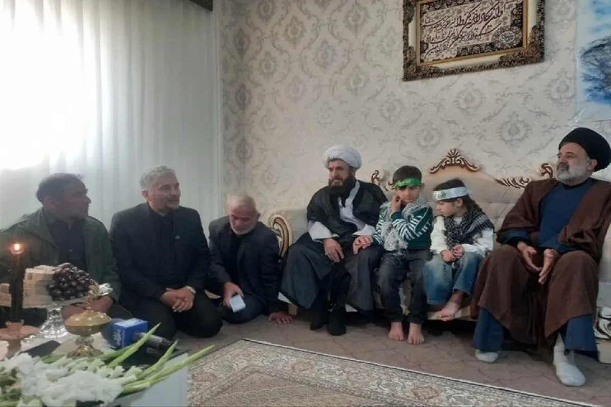 ابلاغ پیام رهبر انقلاب توسط نماینده ولی‌فقیه در بنیاد شهید به خانواده‌های شهیدان اشرفی، فاتحی و ملکی
