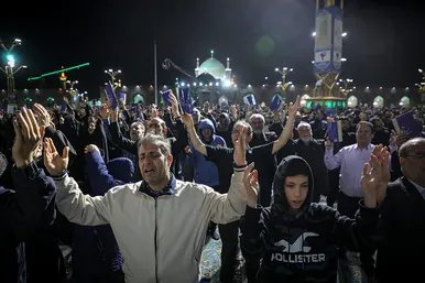 مراسم احیاء شب ۱۹ ماه رمضان در حرم مطهر رضوی