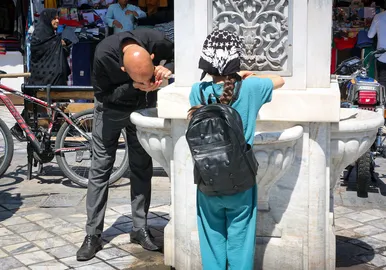 مشهد در گرمترین ساعات سال