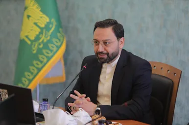 عکس‌هایی از شهید مالک رحمتی در حرم امام‌رضا(ع)