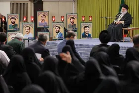 رهبر معظم انقلاب در دیدار دست&zwnj;اندرکاران کنگره ۲۴ هزار شهید تهران بزرگ: شناسنامه واقعی تهران؛ پیشگامی و انقلابی بودن آن است