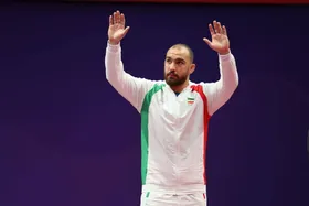 تاج سلطنت روی سر زارع ماند
