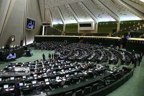 با ۱۳ نماینده متاخر و غایب جلسه علنی مجلس آشنا شوید + اسامی