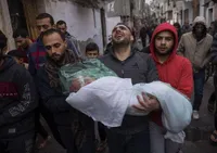 شهادت ۴ فلسطینی دیگر در حمله هوایی رژیم اسرائیل به یک مجتمع مسکونی در غرب غزه