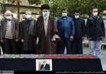 اقامه نماز رهبر معظم انقلاب بر پیکر عباس شیبانی | دکتر شیبانی به‌‎معنای واقعی کلمه مبارز و مشغول کار و تلاش بود + تصاویر