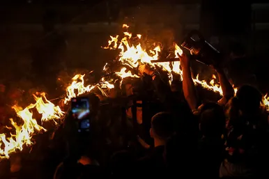 آئین سنتی مشعل گردانی نجفی‌ها در شب تاسوعا