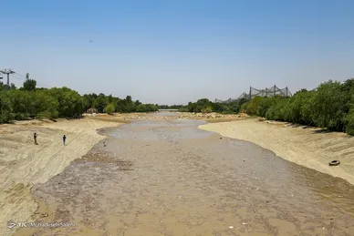 جاری شدن آب در زاینده رود