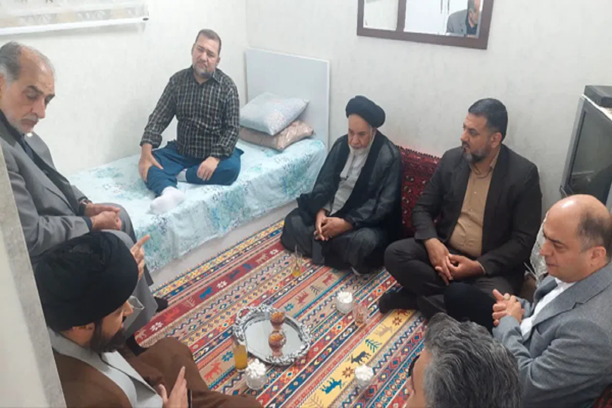 عیادت نماینده مجلس از قاری برجسته مشهدی