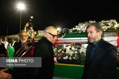عکس‌هایی از ورود پیکر استاد محمود فرشچیان به کشور