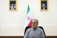 پزشکیان: سالن‌های همایش، استخر‌ها و ساختمان‌های متعلق به دولت برای عبور از بحران تعطیل یا ادغام خواهند شد