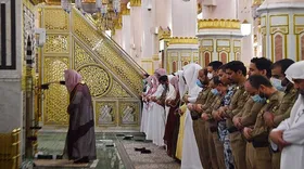 ویدئو| اقدام بی&zwnj;سابقه امام جمعه مدینه در خواندن حدیثی درباره امام علی(ع)