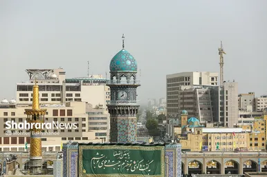 تعویض پرچم گنبد و پوش ضریح امام رضا(ع)