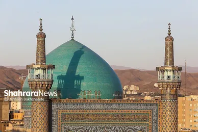 عکس‌هایی از مراسم تعویض پرچم گنبد حرم امام رضا (ع) (۱۷ شهریور ۱۴۰۳)