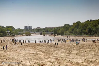 جاری شدن آب در زاینده رود