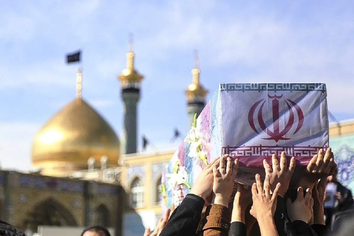پیکر سرباز وظیفه، مهدی گلشاهی در حرم امام‌رضا(ع) تشییع شد