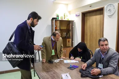 حضور مسئولان استان خراسان‌رضوی پای صندوق‌های رای