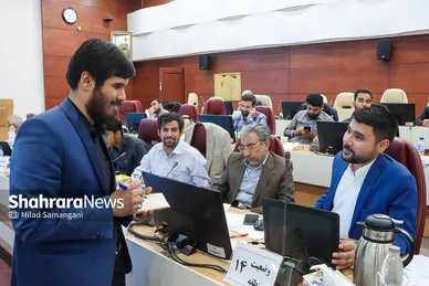 عکس‌هایی از دور دوم انتخابات ریاست جمهوری در مشهد (۵)