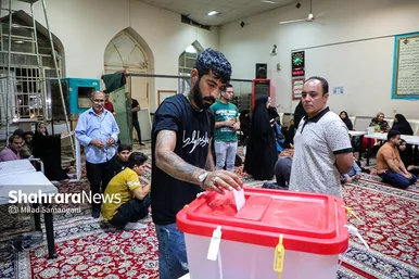 عکس‌هایی از دور دوم انتخابات ریاست جمهوری در مشهد (۵)