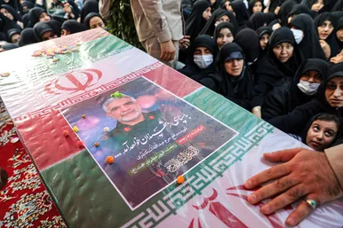 تشییع پیکر مطهر 5 شهید مدافع حرم در مشهد