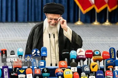 عکس‌هایی از حضور رهبر معظم انقلاب در شعبه اخذ رأی چهاردهمین انتخابات ریاست‌جمهوری