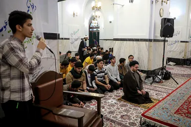 اعتکاف نوجوانان دهه هشتادی در حرم مطهر رضوی