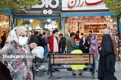 حضور زائران نوروزی در خیابانهای اطراف حرم مطهر رضوی