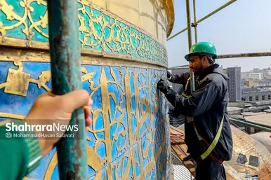 شست و شوی گنبد منور رضوی در آستانه سال نو و ماه مبارک رمضان