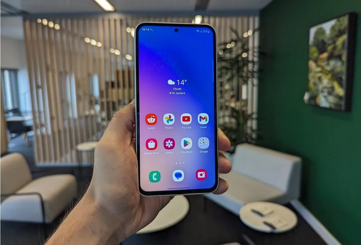 بالاخره آپدیت One UI ۶.۱ برای گلکسی A۵۴ منتشر شد