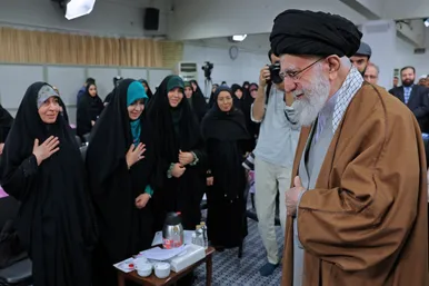 دیدار جمعی از شاعران و اهالی فرهنگ و ادب فارسی با رهبر انقلاب