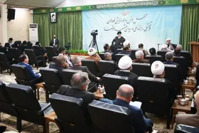 آیت&zwnj;الله علم&zwnj;الهدی: نخبگان نباید منفعل بمانند؛ هرکس ظرفیت و حاشیه اثرگذاری دارد | دولت به تنهایی مسئول حل همه مشکلات نیست