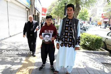 حضور مهاجران افغانستان در مراسم خاکسپاری رئیس‌جمهور شهید در مشهد