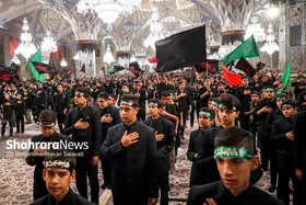 اجتماع بزرگ نوجوانان عاشورایی در حرم مطهر رضوی | لبیک نوجوانان به ندای &laquo;هل من ناصر ینصرنی&raquo; سیدالشهدا (ع) طنین انداز شد