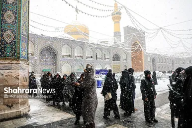 بارش برف در حرم مطهر رضوی