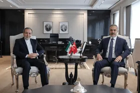 گفت&zwnj;وگوی تلفنی عراقچی و وزیر امور خارجه ترکیه