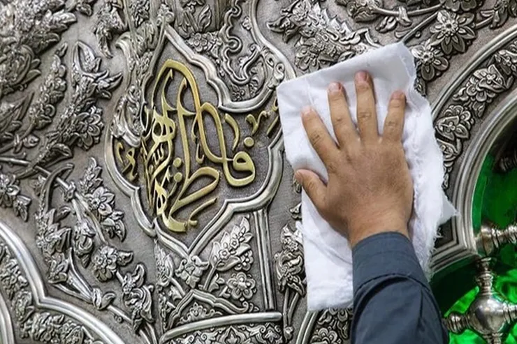 ویدئو | شست‌‌وشوی ضریح حرم امام حسین(ع) در آستانه محرم