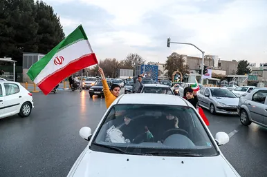 شادی مردم مشهد بعد از برد تیم ملی ایران 2
