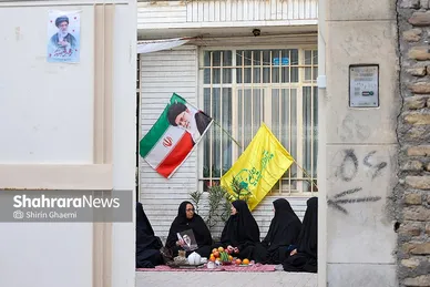 گزارش تصویری | بانوان مشهدی برای مردم حاضر در خیابان ها غذای نذری می پزند