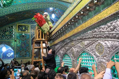 گل آرایی ویژه ولادت حضرت امام رضا (علیه السلام) در روضه منوره رضوی