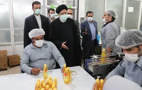 افطار متفاوت &laquo;رئیسی&raquo; با کارگران کارخانه فیروز + فیلم و عکس