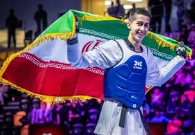 ویدئو | دور افتخار پارسا هوشیار با پرچم ایران بعد از کسب مدال طلا